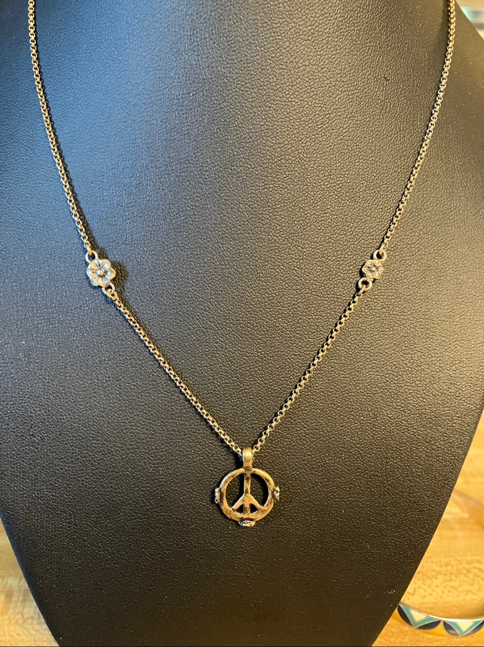🌸Lucky Brand Gold Peace Sign  Necklace